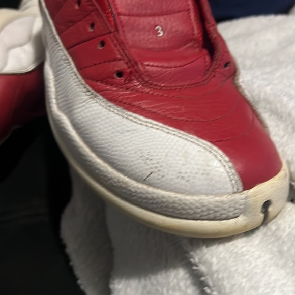 Jordan’s retro 12s used a few minor scuff as u see on pic - Picture 5 of 11